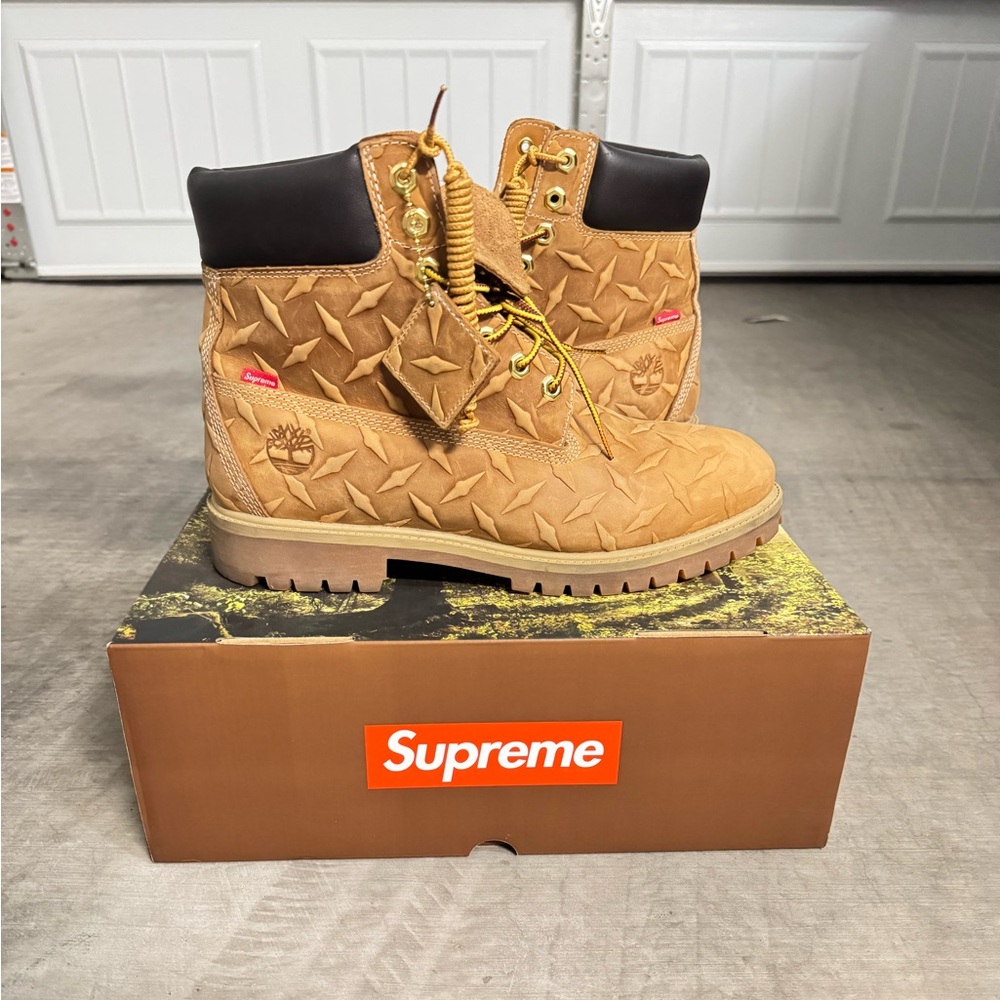 SUPREME Timberland 6” Premium boot - Picture 2 of 6